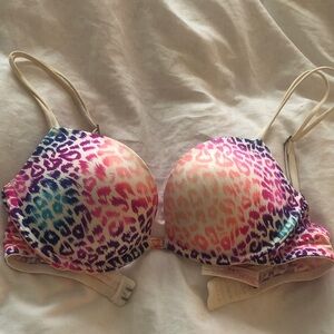 PINK Victoria's Secret Push Up Multicolor Leopard Bra 32C Very good condition